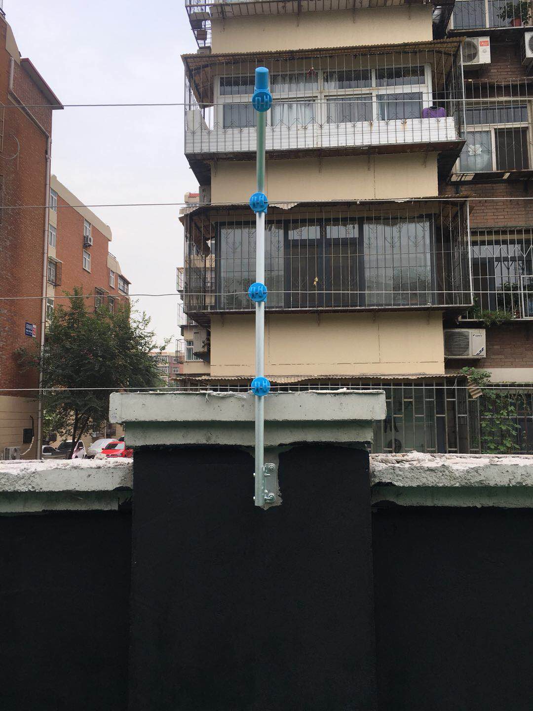 天津恒大帝景安装脉冲电子围栏案例图