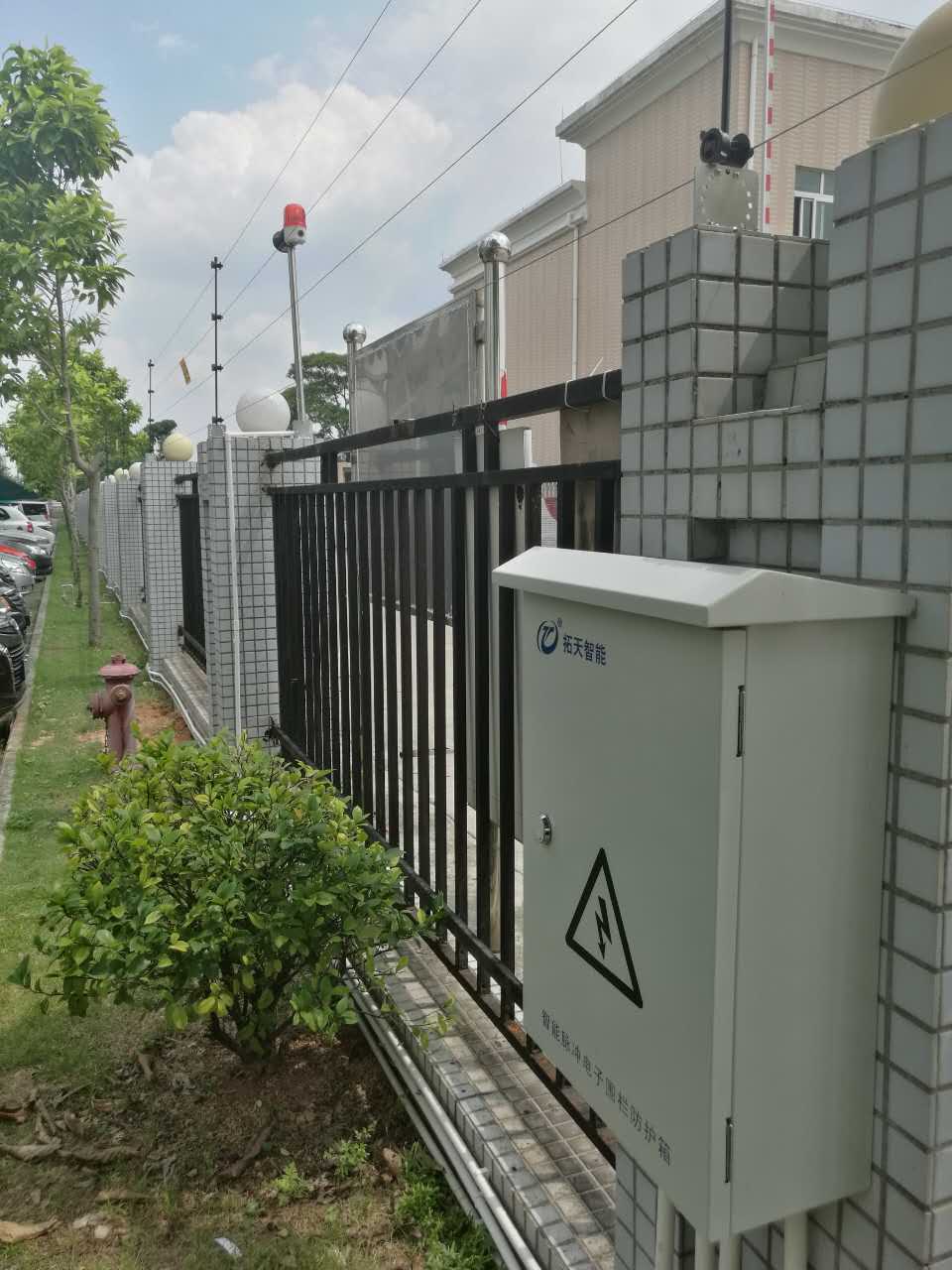 东莞某工厂电子围栏安装案例