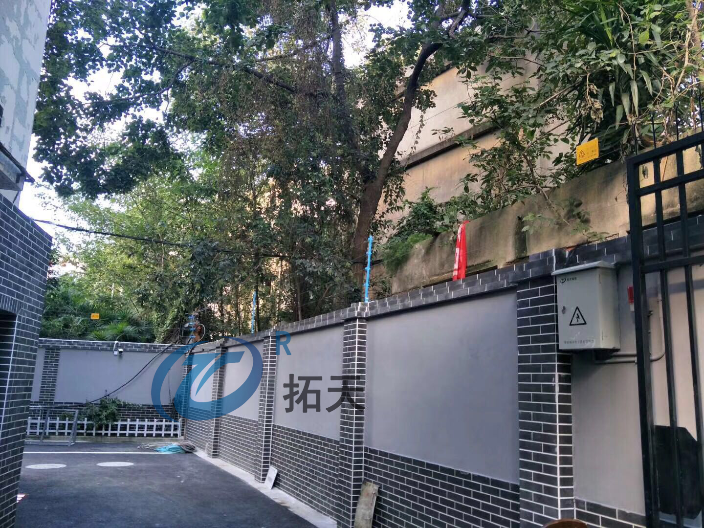 西南民族大学学生公寓脉冲电子围栏案例图片