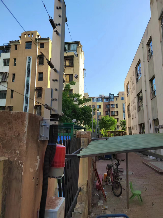 学校安装电子围栏的必要性，学生翻墙外出感染
